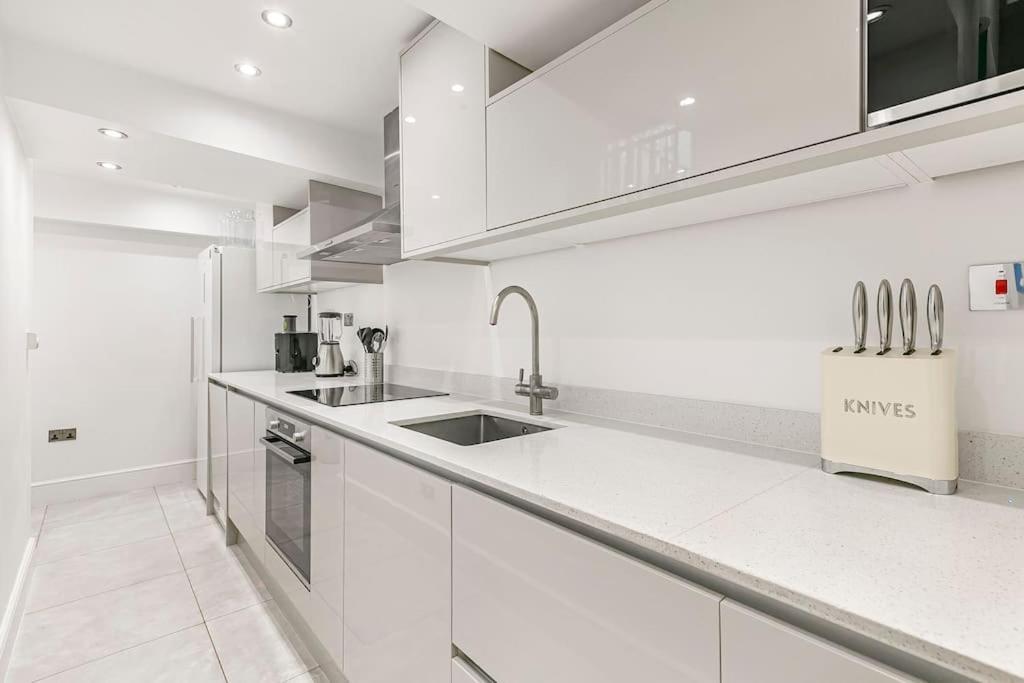 3-bed Next To Harrods With Underfloor Heating Londen